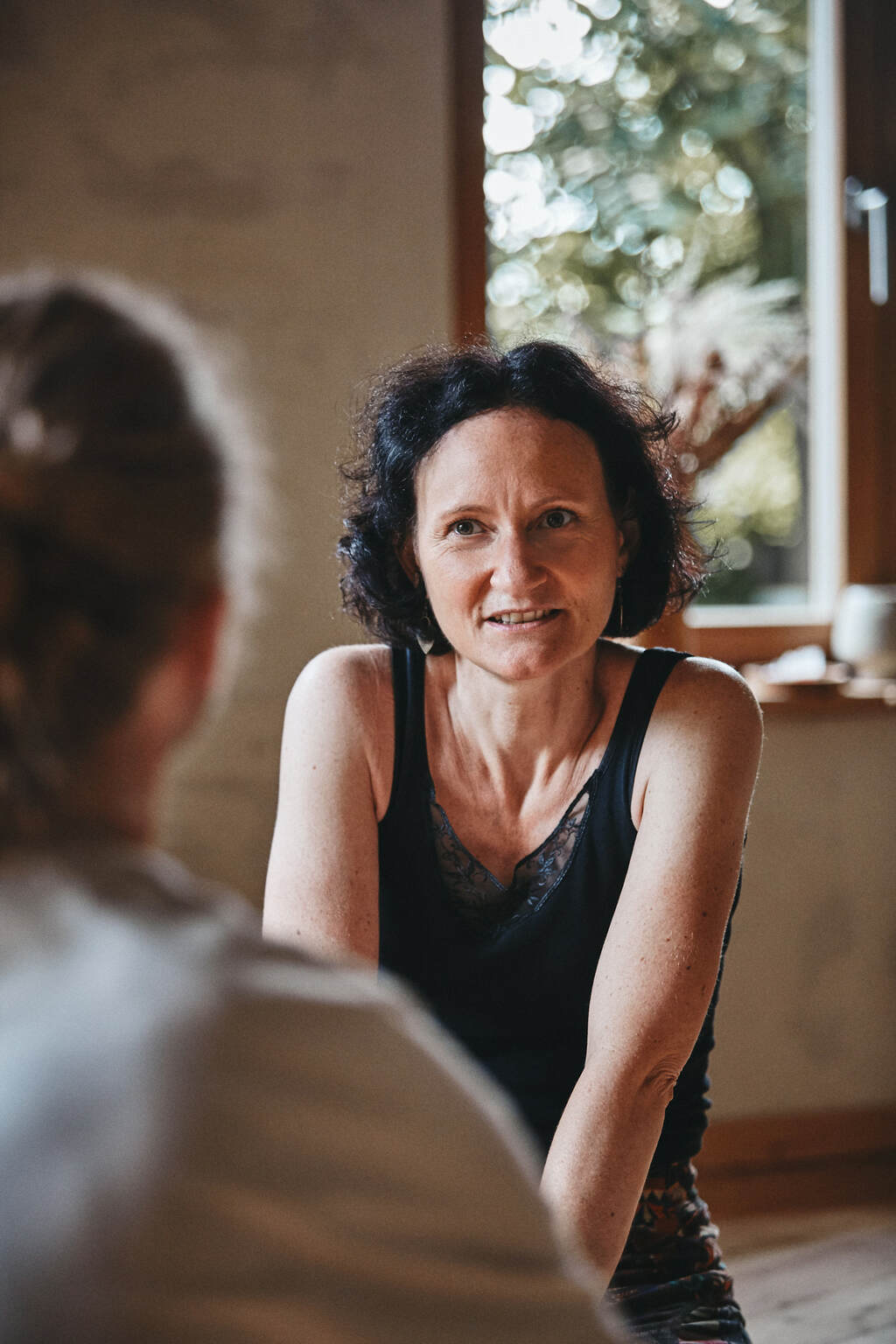 Kristin Behnke, Heilpraktikerin für Psychotherapie, Beraterin und Coach, im Gespräch mit einem Klienten